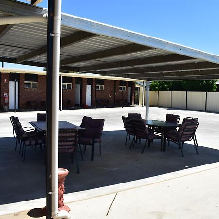 Riviana Motel Deniliquin Exteriör bild