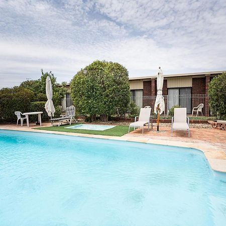 Riviana Motel Deniliquin Exteriör bild