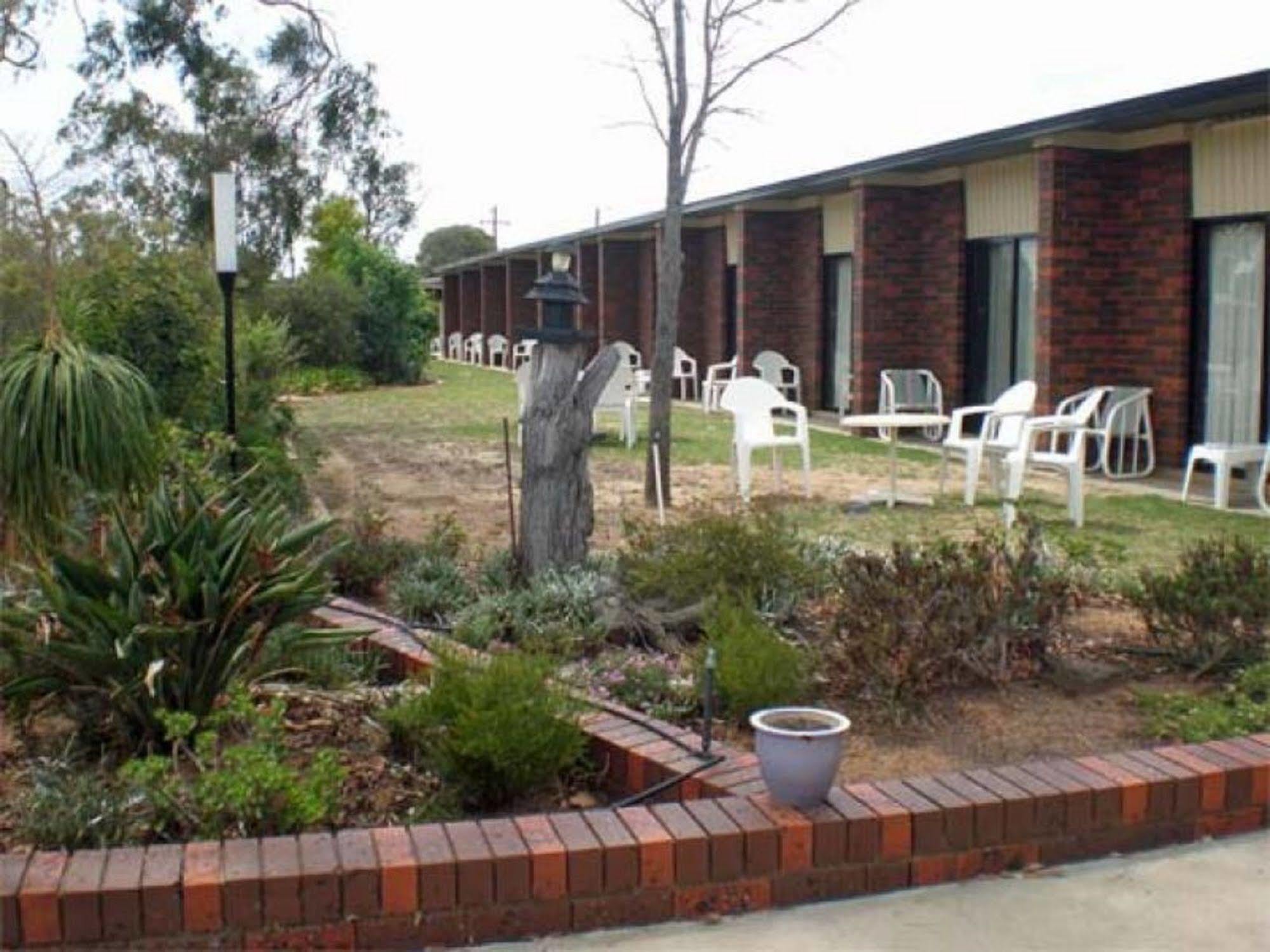 Riviana Motel Deniliquin Exteriör bild