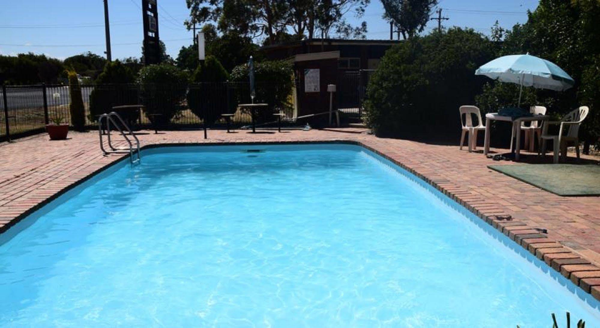 Riviana Motel Deniliquin Exteriör bild