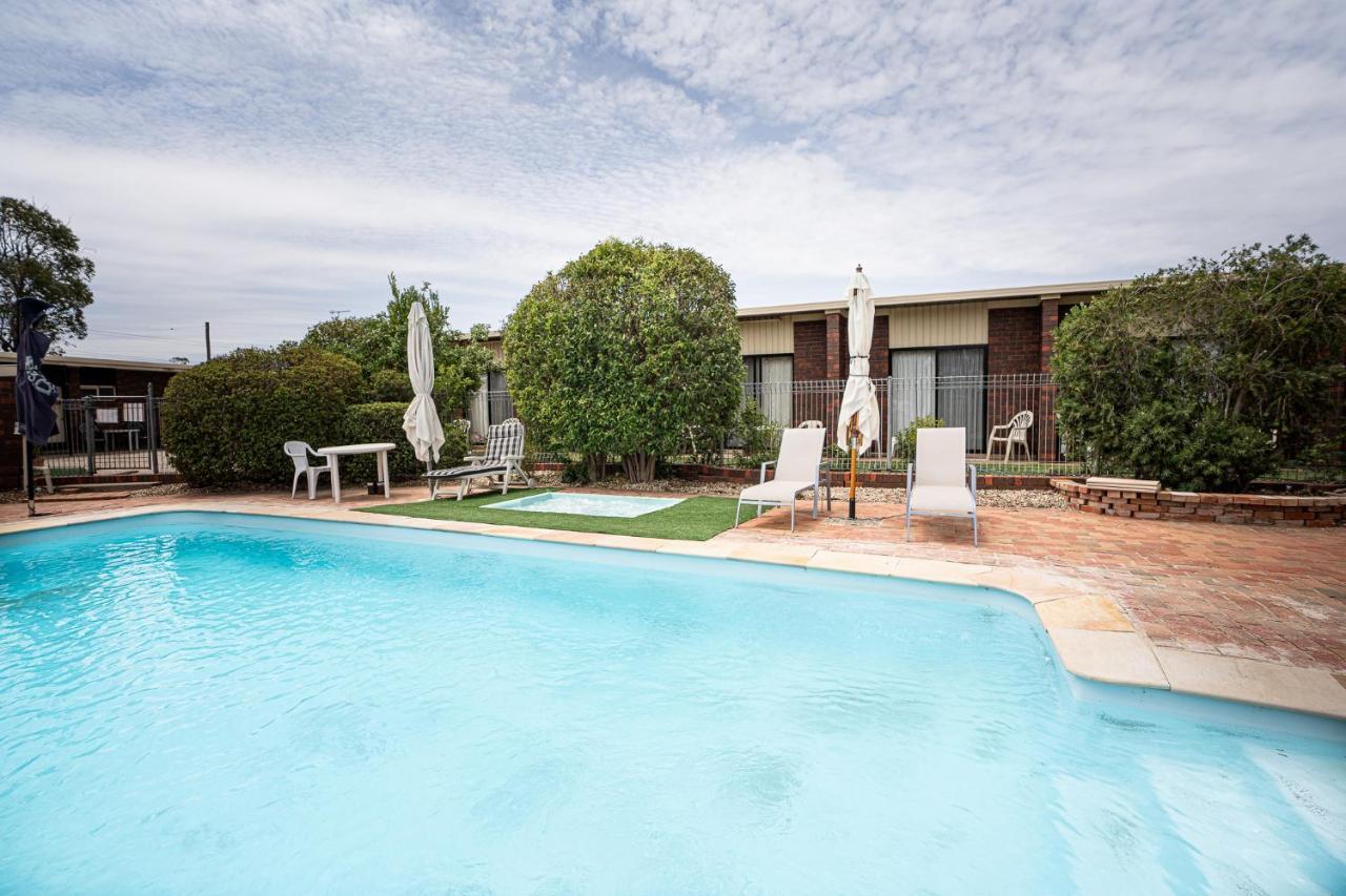 Riviana Motel Deniliquin Exteriör bild